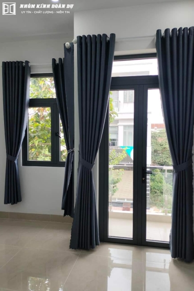 Mẫu cửa chính và cửa sổ 2 cánh