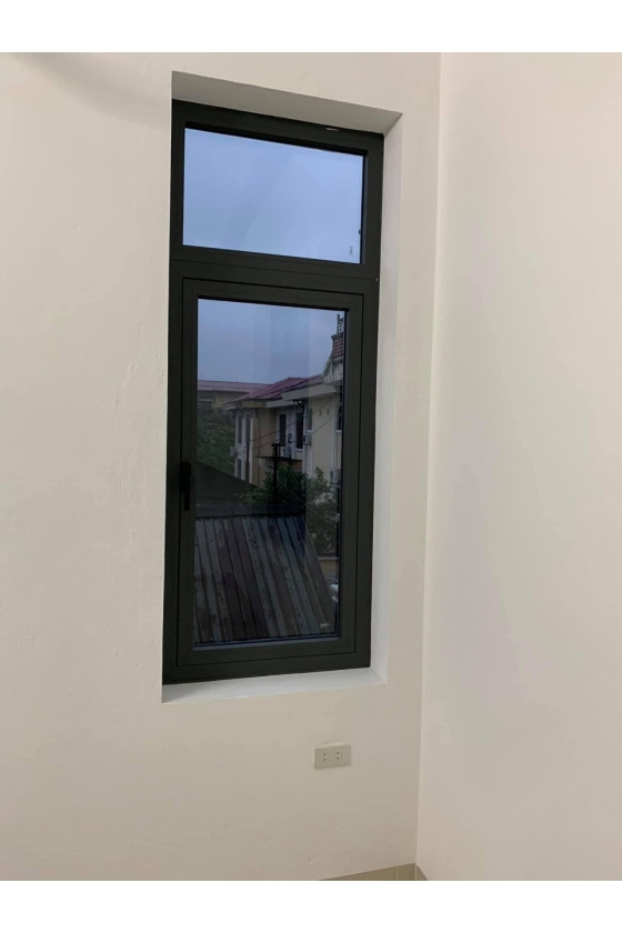 Cửa sổ hất